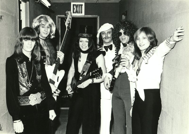 Mott The Hoople backstage, 1974