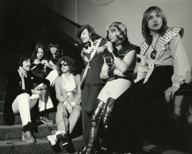 Mott The Hoople backstage in 1974
